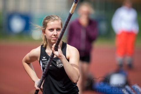 Jannika Hoffinger (LG Lippe-Sued); Heinz Roloff-Stabhochsprung-Meeting 2019 am 08.06.2019 im Sportpark Liebigstraße in Holzminden (Niedersachsen), Foto: Michael Niederpruem