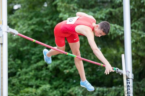 Luke Zenker (TSV Bayer 04 Leverkusen); Heinz Roloff-Stabhochsprung-Meeting 2019 am 08.06.2019 im Sportpark Liebigstraße in Holzminden (Niedersachsen), Foto: Michael Niederpruem
