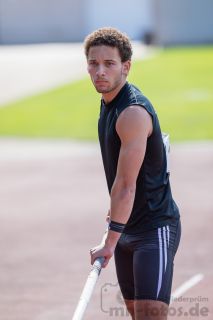 Joshua Fadire (TV Loehne Bahnhof); Heinz Roloff-Stabhochsprung-Meeting 2019 am 08.06.2019 im Sportpark Liebigstraße in Holzminden (Niedersachsen), Foto: Michael Niederpruem
