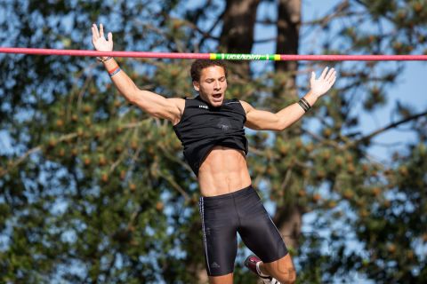 Joshua Fadire (TV Loehne-Bahnhof); Heinz Roloff-Stabhochsprung-Meeting 2019 am 08.06.2019 im Sportpark Liebigstraße in Holzminden (Niedersachsen), Foto: Michael Niederpruem