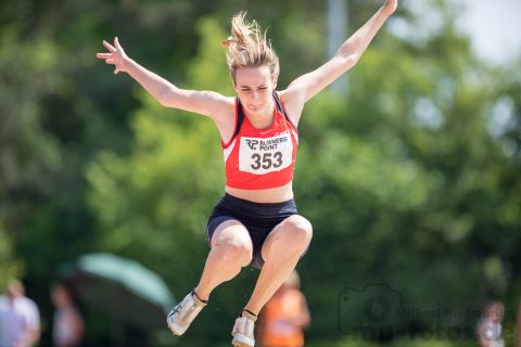 Carina Thiele (LG Ahlen); Pfingstsportfest 2019 am 10.06.2019 im Stadion Schulzentrum Sued in Bad Oeynhausen (Nordrhein-Westfalen), Foto: Michael Niederpruem
