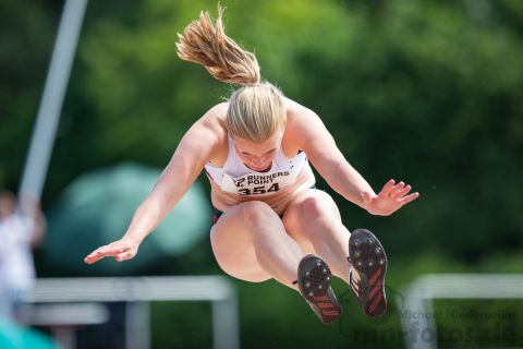 Laura Kreylos (LG Brillux Münster); Pfingstsportfest 2019 am 10.06.2019 im Stadion Schulzentrum Sued in Bad Oeynhausen (Nordrhein-Westfalen), Foto: Michael Niederpruem