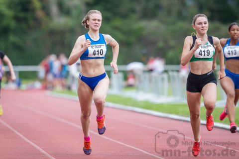 Paula Eisenbrecher (LTV Lippstadt), Ilka Niemann (MTV Messenkamp); Pfingstsportfest 2019 am 10.06.2019 im Stadion Schulzentrum Sued in Bad Oeynhausen (Nordrhein-Westfalen), Foto: Michael Niederpruem