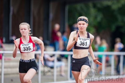 Ida Buessemeier (LC Paderborn), Fabienne Goluecke (LG Buende-Loehne); Pfingstsportfest 2019 am 10.06.2019 im Stadion Schulzentrum Sued in Bad Oeynhausen (Nordrhein-Westfalen), Foto: Michael Niederpruem