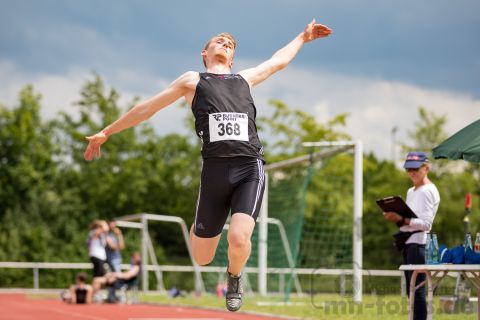 Eric Tetzner (LG Buende-Loehne); Pfingstsportfest 2019 am 10.06.2019 im Stadion Schulzentrum Sued in Bad Oeynhausen (Nordrhein-Westfalen), Foto: Michael Niederpruem