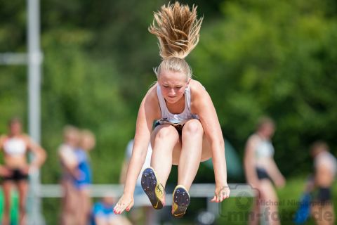 Maya Siegert (LAZ Regio Herford); Pfingstsportfest 2019 am 10.06.2019 im Stadion Schulzentrum Sued in Bad Oeynhausen (Nordrhein-Westfalen), Foto: Michael Niederpruem