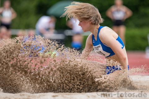 Paula Eisenbrecher (LTV Lippstadt); Pfingstsportfest 2019 am 10.06.2019 im Stadion Schulzentrum Sued in Bad Oeynhausen (Nordrhein-Westfalen), Foto: Michael Niederpruem