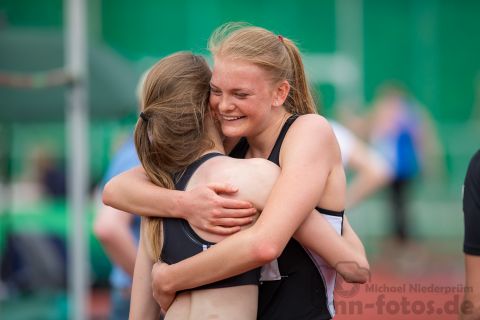 Charlotte Haas (LG Buende-Loehne), Amy Joy Diekmann (LG Buende-Loehne); Pfingstsportfest 2019 am 10.06.2019 im Stadion Schulzentrum Sued in Bad Oeynhausen (Nordrhein-Westfalen), Foto: Michael Niederpruem