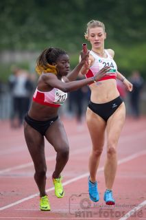 Brenda Cataria-Byll (LG Olympia Dortmund), Emely Andreas (LG Olympia Dortmund); NRW Langstaffelmeisterschaften am 11.05.2019 im Hembergstadion in Iserlohn (Nordrhein-Westfalen), Foto: Michael Niederpruem