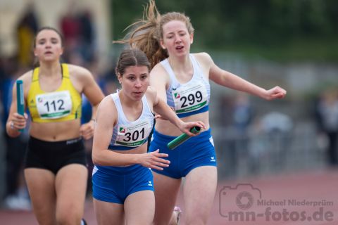 Klara Engler (StG Recklinghausen-Hamm), Miriam Doligkeit (StG Recklinghausen-Hamm); NRW Langstaffelmeisterschaften am 11.05.2019 im Hembergstadion in Iserlohn (Nordrhein-Westfalen), Foto: Michael Niederpruem