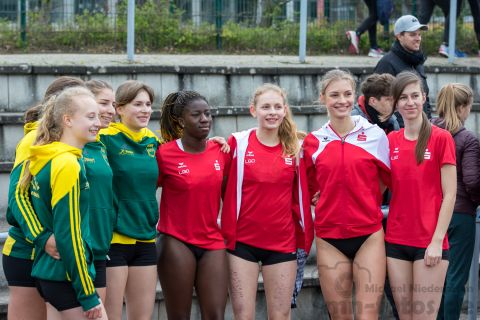 ?? Emely Andreas (LG Olympia Dortmund), Vivien Lipok (LG Olympia Dortmund); NRW Langstaffelmeisterschaften am 11.05.2019 im Hembergstadion in Iserlohn (Nordrhein-Westfalen), Foto: Michael Niederpruem