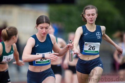 Tessa Srumf (LAV Bayer Uerdingen/Dormagen), Pia Szymanowski (LAV Bayer Uerdingen/Dormagen); NRW Langstaffelmeisterschaften am 11.05.2019 im Hembergstadion in Iserlohn (Nordrhein-Westfalen), Foto: Michael Niederpruem
