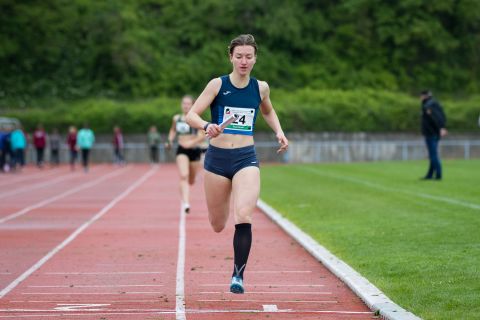 Tessa Srumf (LAV Bayer Uerdingen/Dormagen); NRW Langstaffelmeisterschaften am 11.05.2019 im Hembergstadion in Iserlohn (Nordrhein-Westfalen), Foto: Michael Niederpruem