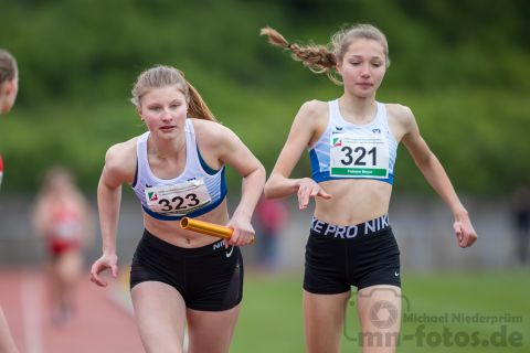 Merle Sundermann (TV Westfalia Epe), Fabiane Meyer (TV Westfalia Epe); NRW Langstaffelmeisterschaften am 11.05.2019 im Hembergstadion in Iserlohn (Nordrhein-Westfalen), Foto: Michael Niederpruem