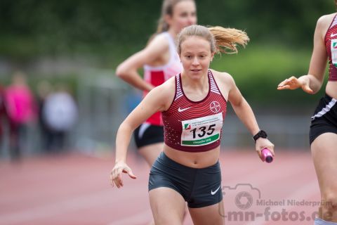 Alexandra Lang (TSV Bayer 04 Leverkusen), Carolin Fuehren (TSV Bayer 04 Leverkusen); NRW Langstaffelmeisterschaften am 11.05.2019 im Hembergstadion in Iserlohn (Nordrhein-Westfalen), Foto: Michael Niederpruem