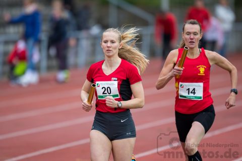 Anna Matthaei (Duesseldorfer Sportverein 04), Heike Herma (DJK Jung Siegfr. Herzogenrath); NRW Langstaffelmeisterschaften am 11.05.2019 im Hembergstadion in Iserlohn (Nordrhein-Westfalen), Foto: Michael Niederpruem