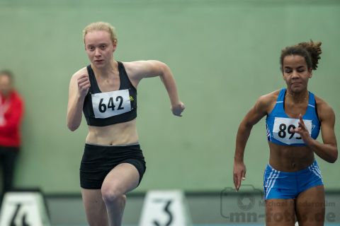Beatrix Gross (LG Goettingen), Hannah Omer (Rukeli Trollmann e.V.); NLV + BLV Leichtathletik Hallenmeisterschaften am 19.01.2019 in Hannover (Sportleistungszentrum), Niedersachsen, Foto: Michael Niederpruem