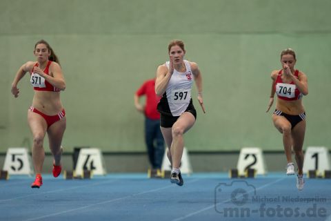 Ann-Kathrin Schmidt (LG Braunschweig), Talea Prepens (TV Cloppenburg), Luna Boeder (VfL Eintracht Hannover); NLV + BLV Leichtathletik Hallenmeisterschaften am 19.01.2019 in Hannover (Sportleistungszentrum), Niedersachsen, Foto: Michael Niederpruem