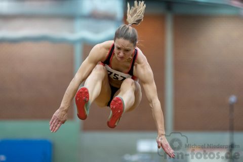 Annika Roloff (MTV 49 Holzminden); NLV + BLV Leichtathletik Hallenmeisterschaften am 19.01.2019 in Hannover (Sportleistungszentrum), Niedersachsen, Foto: Michael Niederpruem
