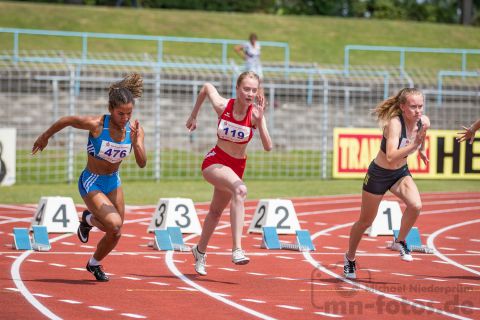 Hannah Omer (Rukeli Trollmann e. V.), Annika Tolle (LG Braunschweig); NLV+BLV Meisterschaften am 22.06.2019 im Jahnstadion, Goettingen (Niedersachsen), Foto: Michael Niederpruem